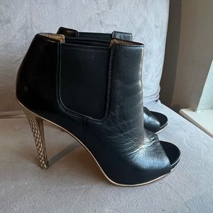 COACH BLACK LEATHER ADRIANNA SNAKE PRINT‎ HEELS!